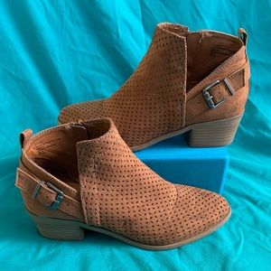 Universal Thread Light Brown Suede Ankle Booties: Size 7.5